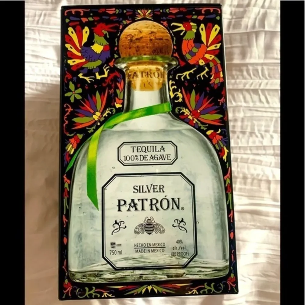 PATRON TEQUILA COLLECTORS EDITION TIN FULL OF ASSORTED SIZE PATRON CORKS - Picture 1 of 3